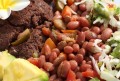 Cuisine traditionnelle éthiopienne : Yemisr Wot (ragoût de lentilles) et Yeshiro Wot (soupe épicée aux pois chiches)
(amharique)
