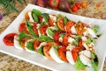 Salada Caprese com Mozarela Vegana Fresca Caseira da Chef Miyoko Schinner