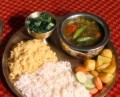 用爪哇的芳香黃米餐慶祝先知的誕辰（印尼語）