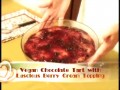 Vegan Chocolate Tart with Luscious Berry Cream Topping (In Spanish)